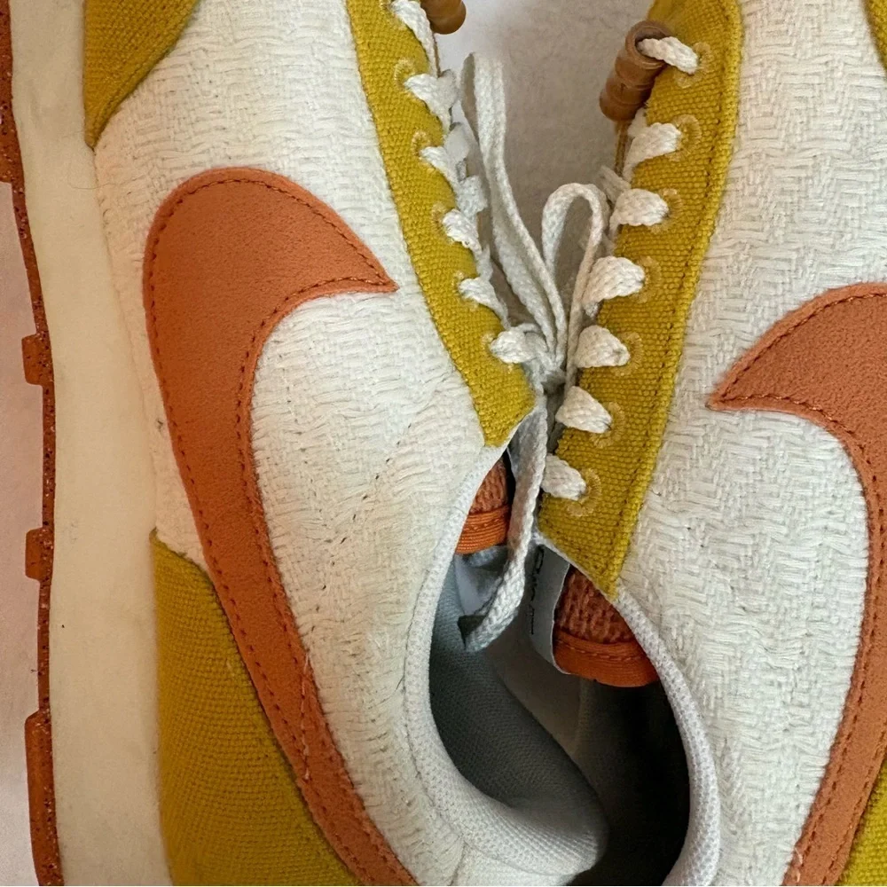 Women’s Nike Daybreak SE 'Sun Club - White Sand Gold'